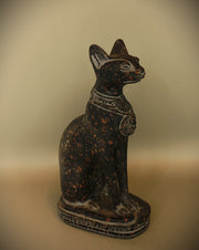 Royal Egyptian Artifact – "قطة مصرية" (Qiṭṭah Miṣrīyah) – "Egyptian Cat" (granite)