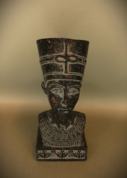 Royal Egyptian Artifact – "نفرتيتي" (Nafertītī) – "Nefertiti" (granite)