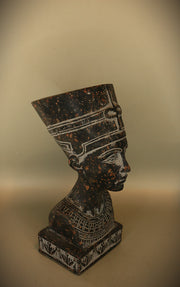 Royal Egyptian Artifact – "نفرتيتي" (Nafertītī) – "Nefertiti" (granite)