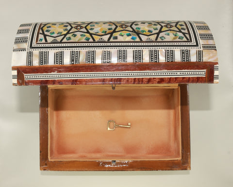 mother of pearl box   "لؤلؤة السلطان" (Luluat al-Sultan) – "Sultan’s Pearl"
