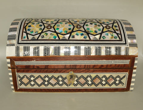 mother of pearl box   "لؤلؤة السلطان" (Luluat al-Sultan) – "Sultan’s Pearl"