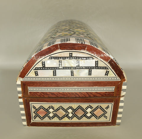 mother of pearl box   "لؤلؤة السلطان" (Luluat al-Sultan) – "Sultan’s Pearl"