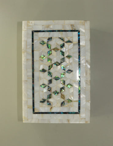 mother of pearl box "خيوط النور" (Khayout al-Noor) – "Threads of Light"