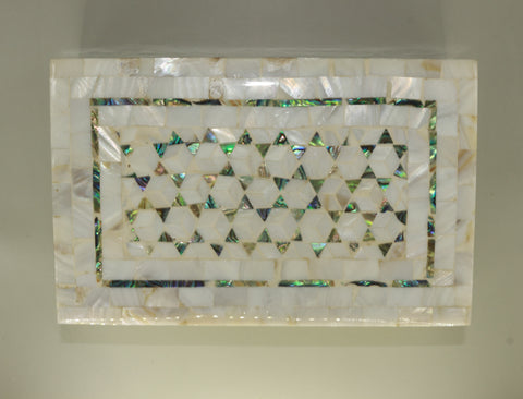 mother of pearl box  "الدر المضيء" (Al-Durr al-Mudhi) – "Shining Pearl"