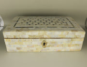 mother of pearl box  "الدر المضيء" (Al-Durr al-Mudhi) – "Shining Pearl"