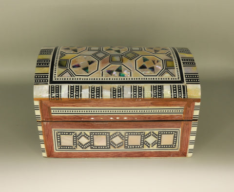 mother of pearl box  "مرايا الروح" (Mirayat al-Ruh) – "Mirrors of the Soul"