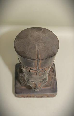 Royal Egyptian Artifact – "نفرتيتي" (Nafertītī) – "Nefertiti" (pharaonic basalt)