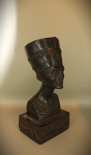 Royal Egyptian Artifact – "نفرتيتي" (Nafertītī) – "Nefertiti" (pharaonic basalt)