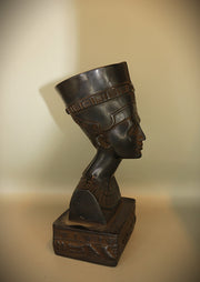 Royal Egyptian Artifact – "نفرتيتي" (Nafertītī) – "Nefertiti" (pharaonic basalt)