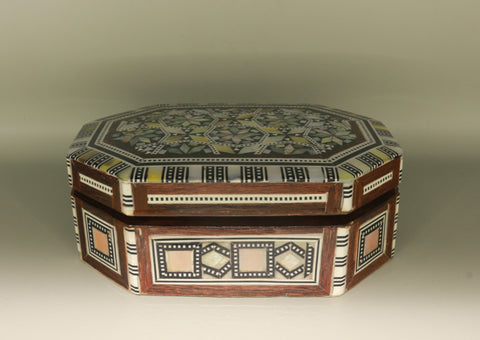 mother of pearl box  "سحر النور" (Sihr al-Noor) – "Magic of Light"