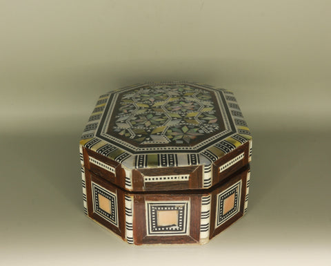 mother of pearl box  "سحر النور" (Sihr al-Noor) – "Magic of Light"