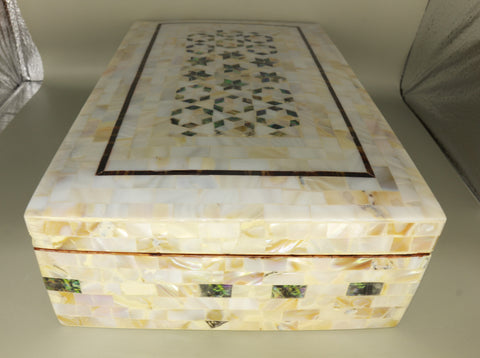 mother of pearl box  "سر النور" (Sirr al-Noor) – "Secret of Light"