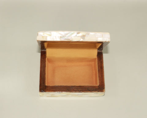 Mother of Pearl Box – "زهرة اللوتس" (Zahret al-Lotus) – "Lotus Blossom"