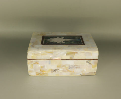 Mother of Pearl Box – "زهرة اللوتس" (Zahret al-Lotus) – "Lotus Blossom"