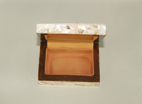 Mother of Pearl Box – "همسة الواحة" (Hamsat al-Waha) – "Oasis Whisper"