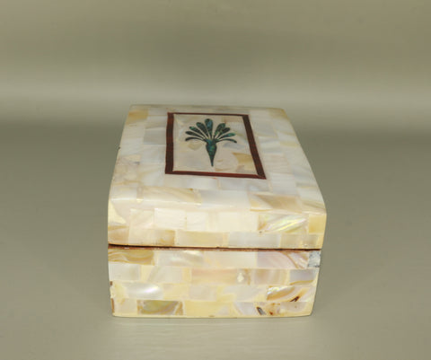 Mother of Pearl Box – "همسة الواحة" (Hamsat al-Waha) – "Oasis Whisper"
