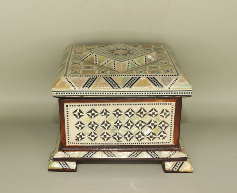 Mother of Pearl Box – "تذكار الملكة" (Tethkar al-Malika) – "Queen’s Keepsake"