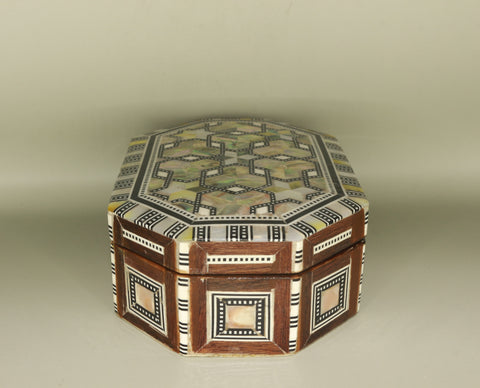 Mother of Pearl Box – "سحر النخيل" (Sihr al-Nakheel) – "Magic of the Palm"